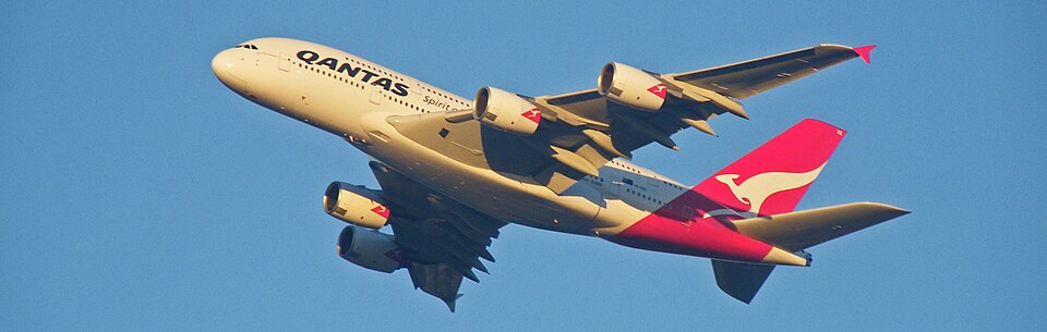 qantas airplane naparazzi wikimedia commons