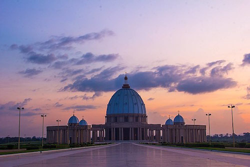 Basilica of Our Lady of Peace in Côte d'Ivoire - image by BNDDLPDY/wikicommons
