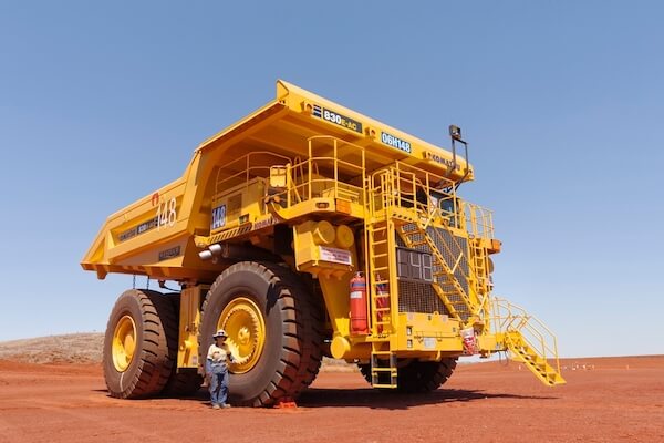 australia_pilbara_mining_vehicle_PaulFarey_ssk