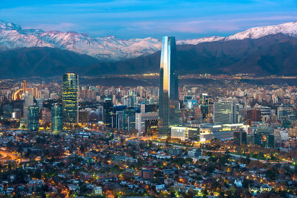 Santiago de Chile o zachodzie słońca - stolica Chile