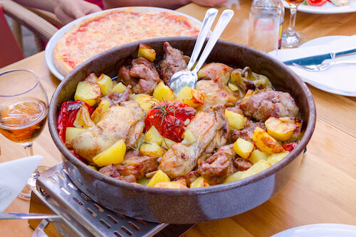 Пека из смешанного мяса и овощей Пека из смешанного мяса и овощей