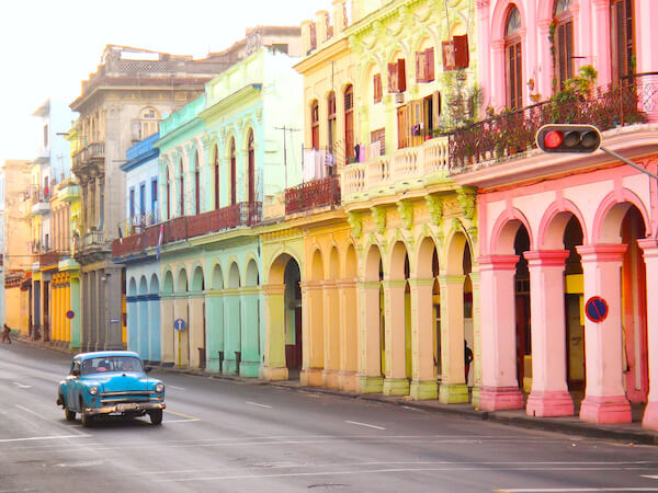 Cuba Havanna colourful houses