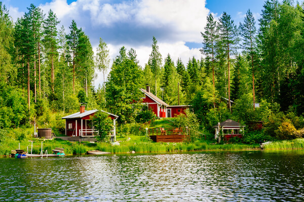 Летний дом в Финляндии со зданием сауны и сараем Летний дом в Финляндия со зданием сауны и сараем