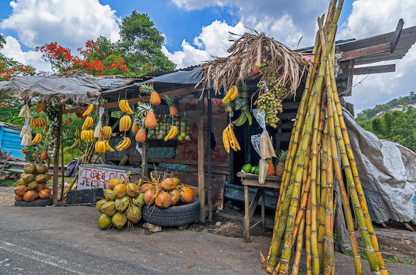 Stand eines Obstverkäufers in Jamaika's stand in Jamaica
