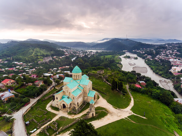 Koutaïssi et la cathédrale de Bagrati