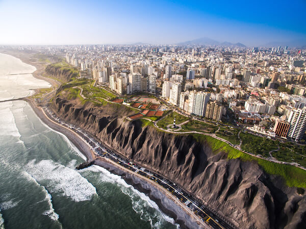 Peru borders the Pacific Ocean