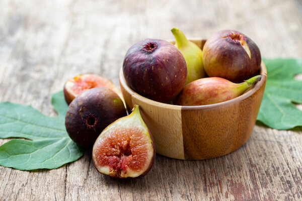 Turkish figs in wooden bowl