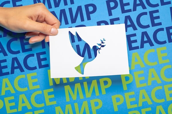 мир - peace in Ukrainian and Russian