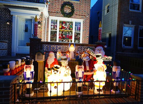 Christmas decorations in Brooklyn/USA- image by Leonard Zhukovsky /shutterstock.com