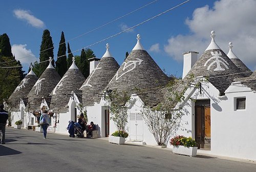 Trulli in Alberobello/Apulia in Italy - image by Berthold Werner/ wikimedia