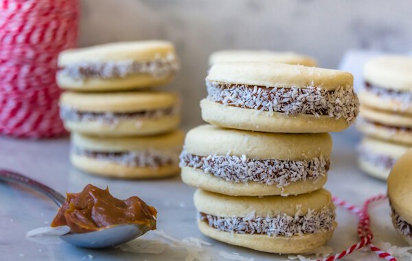 alfajores - sweet cookies