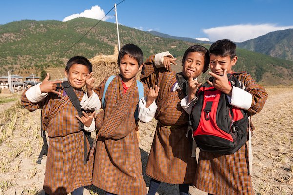 Gelukkige kinderen in Bhutan - afbeelding door gnohz/.com