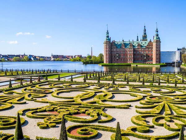 Danmarks Frederiksborg slott og hager's Frederiksborg castle and gardens
