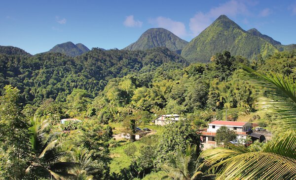 Paisaje de la República Dominicana con montañas