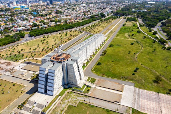 Faro a Colon - Faro di Colombo è uno dei punti di riferimento della Repubblica Dominicana - immagine di Nikolay Antonov/