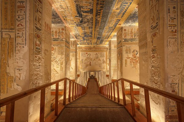 Binnen in de graftombe van Ramses VI in de Egyptische Vallei der Koningen - afbeelding door Jakub Kyncl/.com's Valley of the Kings - image by Jakub Kyncl/.com