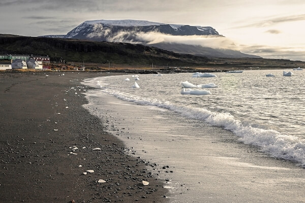 greenland black beach Qeqertarsuaq