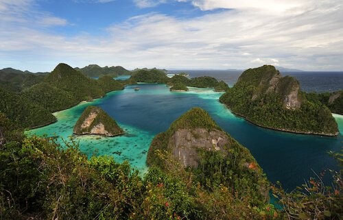 pacific ocean islands of Papua Indonesia - images by LimW
