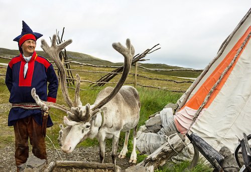 Reindeer breeder by VladaZ/shutterstock.com