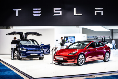 Automobily Tesla na výstavě Expo 2019 - snímek GrzegorzCzapski