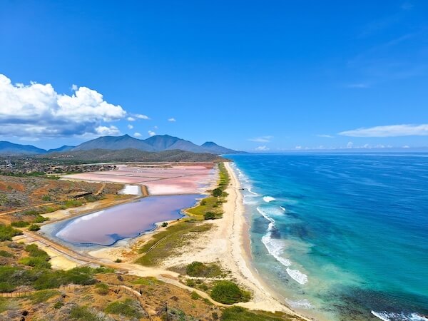 venezuela_pampatar_saltflats