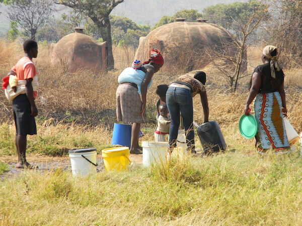 zimbabwe water fetching CECIL BO DZWOWA